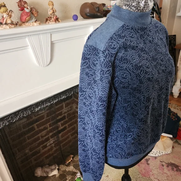 Cute blue sweater size small - Picture 2 of 4